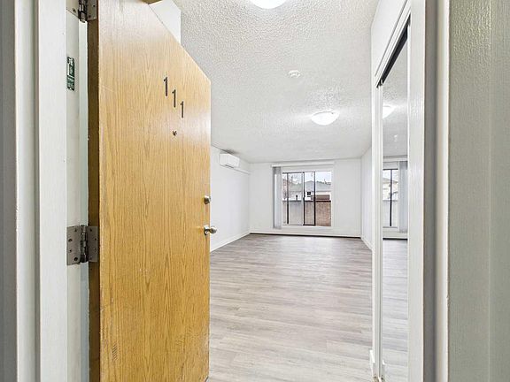 3rd image of 1712 38th St SE #111