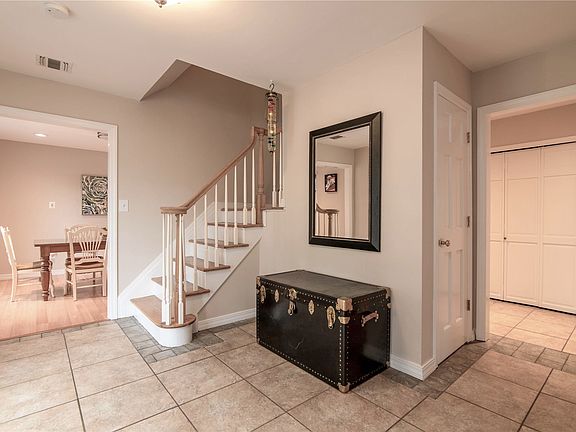 5th image of 52 King St