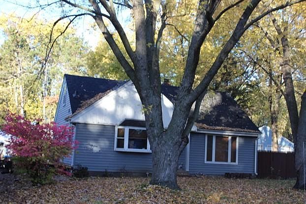 1st image of 2077 William St