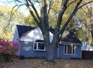 2077 William St, Roseville, MN 55113