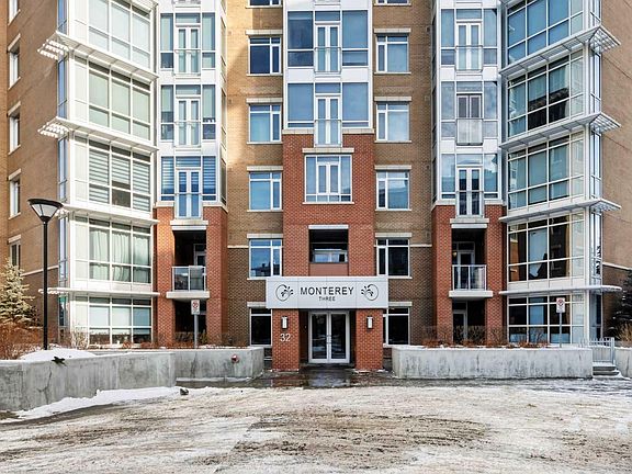 2nd image of 32 Varsity Estates Cir NW #402