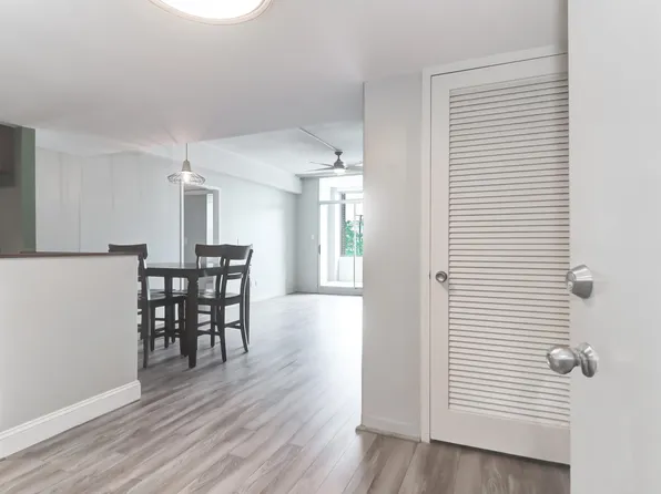 14 Lockwood Dr APT 1J, Charleston, SC 29401