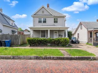 349 10th St, Moline, IL 61265