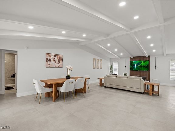 5th image of 8487 Jenny Cae Ln