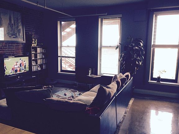 5th image of 309 Delaware St APT 403