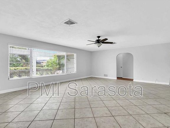 3rd image of 1405 Cambridge Dr