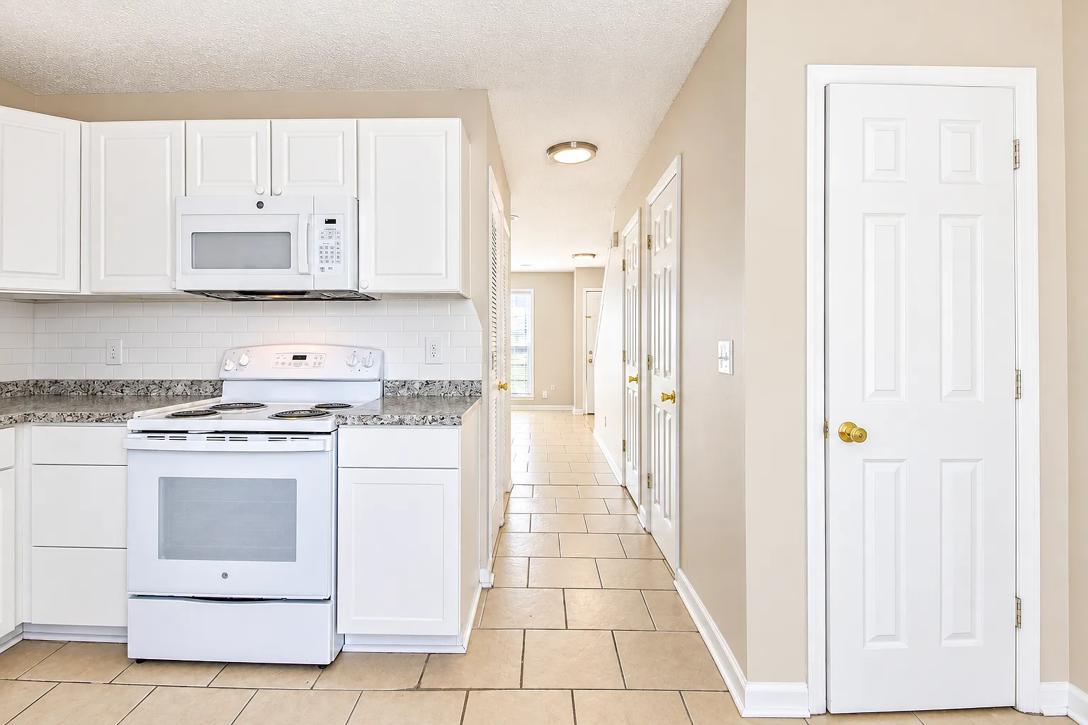 2 bed, 1.5 bath, 1003 sqft, $1,875 — Photo 2