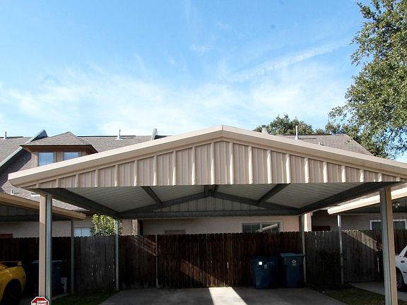 3rd image of 1207 Court Ave