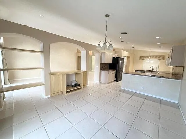3 bed, 5.0 bath, 1830 sqft, $3,300 — Photo 4