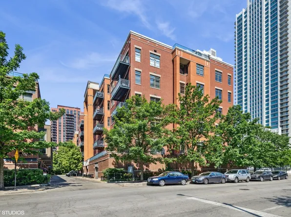330 N Clinton St APT 504, Chicago, IL 60661