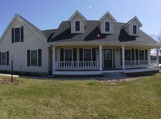 1803 E West Lake Dr, Mahomet, IL