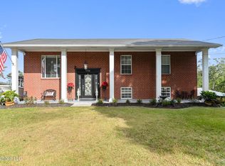 5236 N Shore Cir, Moss Point, MS 39563