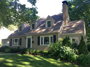2406 W 49th Ter, Westwood, KS 66205