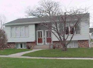 226 N Division St, Cedar Falls, IA 50613
