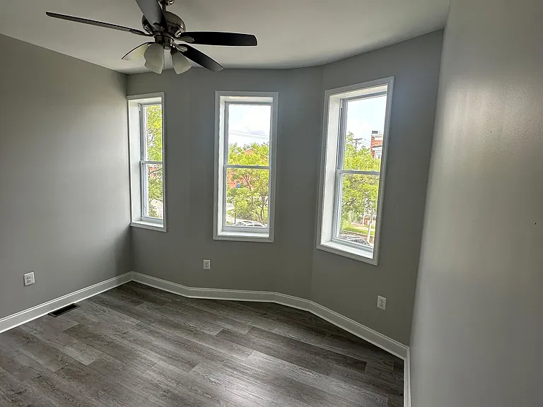114 S Loudon Ave — Photo 7