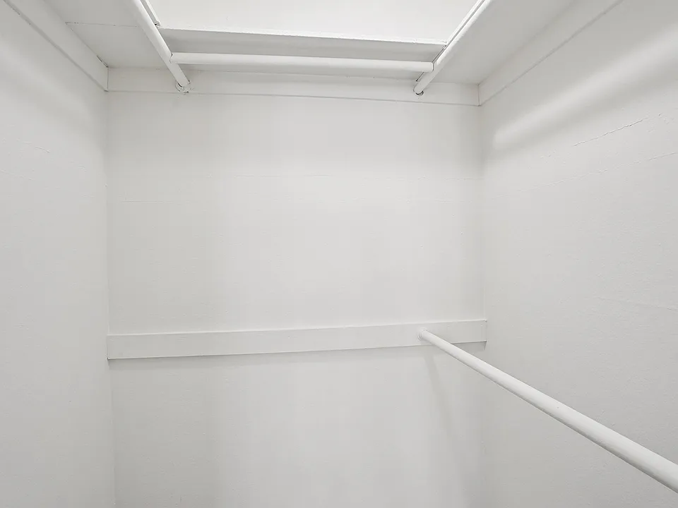 Building Photo 2
