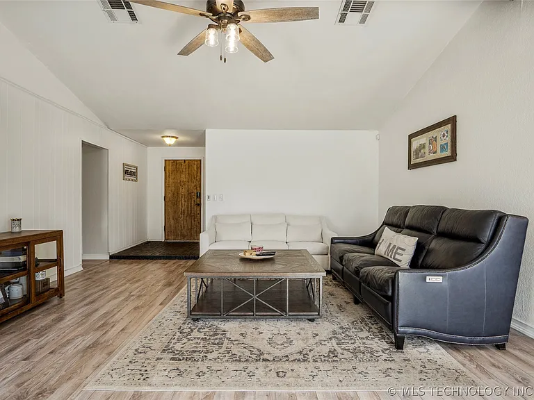 8940 E 16th Pl — Photo 7