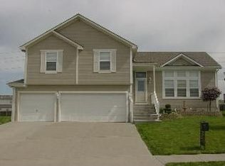 920 SE 13th St, Lees Summit, MO 64081