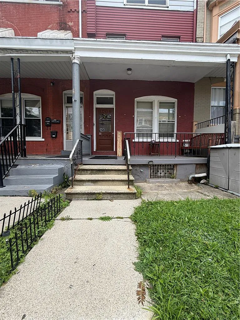 4 bed, 1.0 bath, 1200 sqft, $2,000 — Photo 1