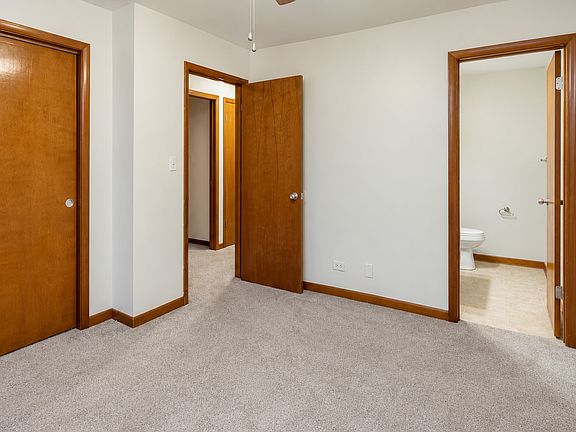 5th image of 520 S Church St