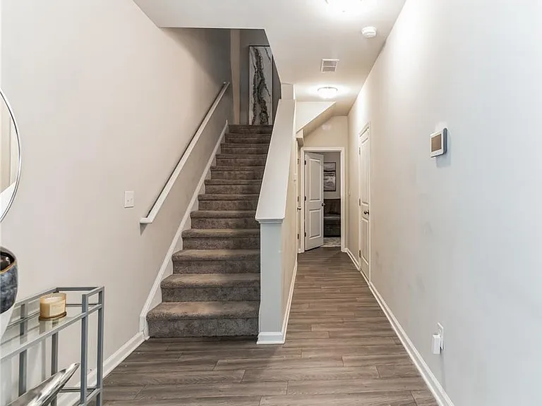 3123 Meadowstone Ln SW — Photo 3