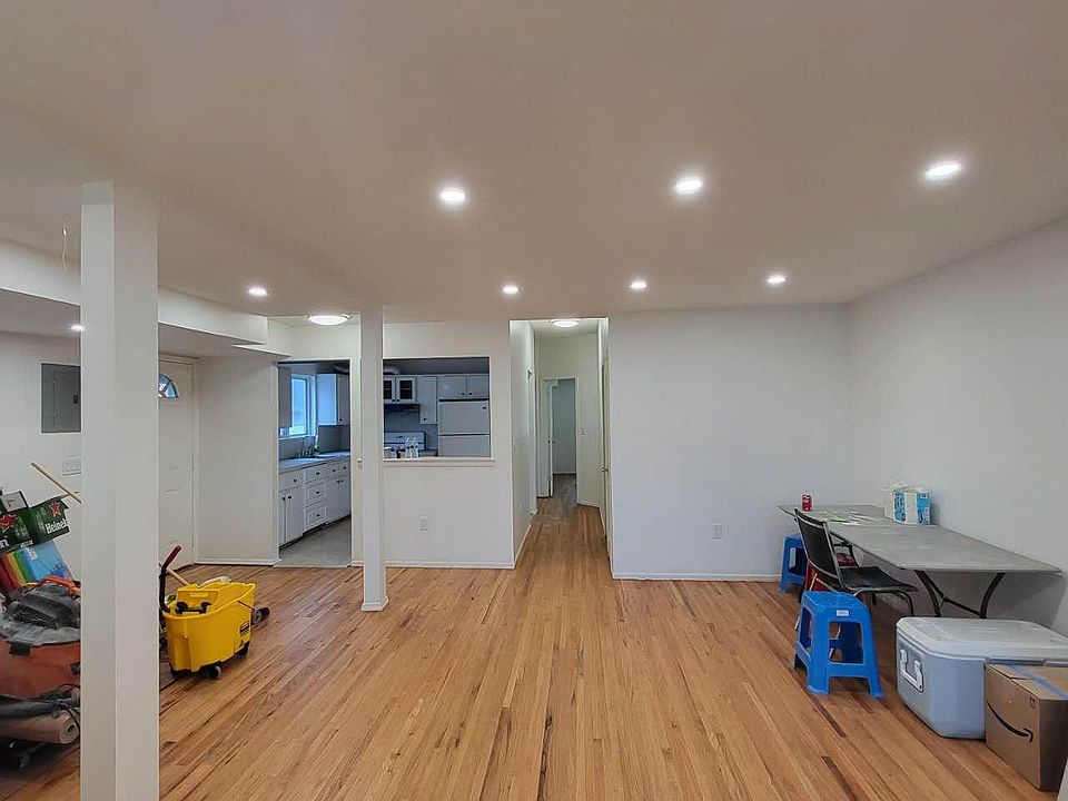1st image of 71 Cloister Pl #1