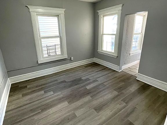 2nd image of 190 Seymour Ave #2