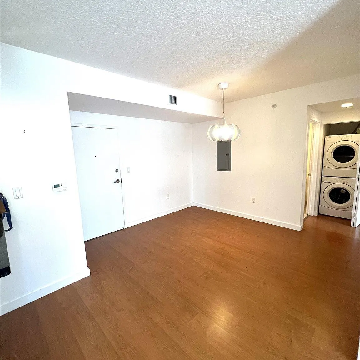 2 bed, 2.0 bath, 953 sqft, $3,300 — Photo 3