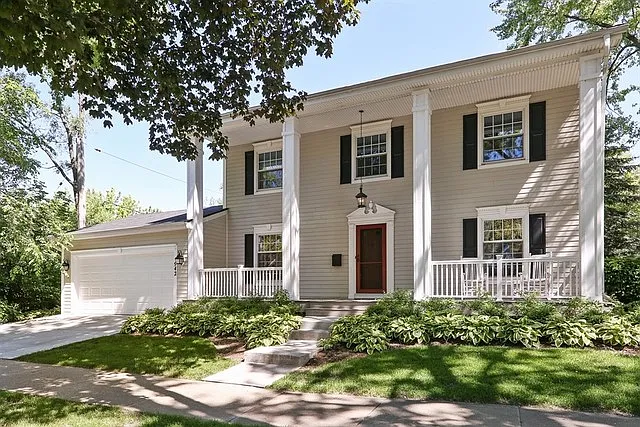 542 Fairview Ave photo 1