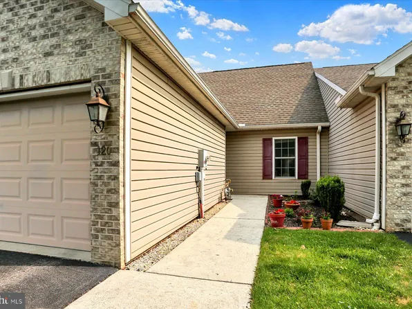 120 Brighton Dr, Carlisle, PA 17015