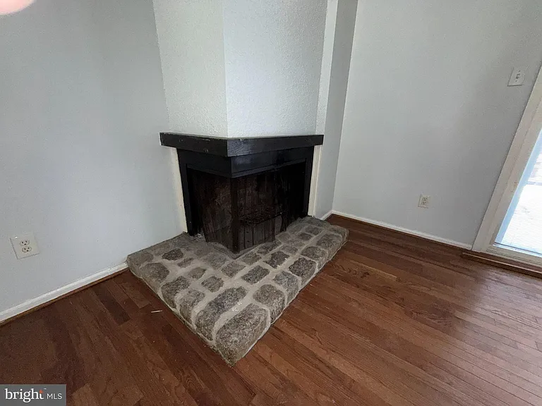 423 Sonora Ct — Photo 3