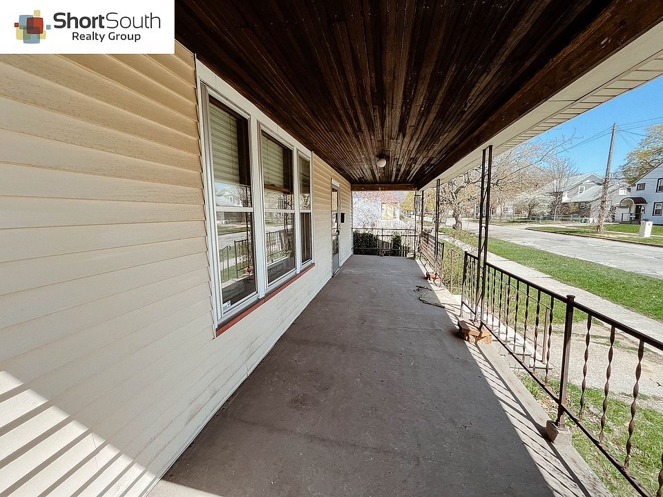 Historical Upgraded Duplex Home in Muskegon 150 Catherine Ave