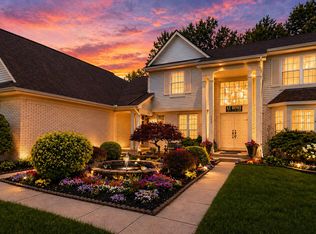 7622 Park Meadow Ln, West Bloomfield, MI 48324