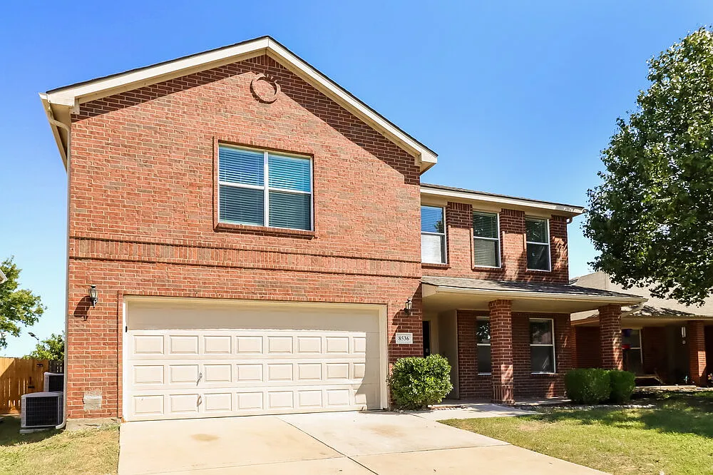 3 bed, 2.5 bath, 2252 sqft, $2,485 — Photo 1