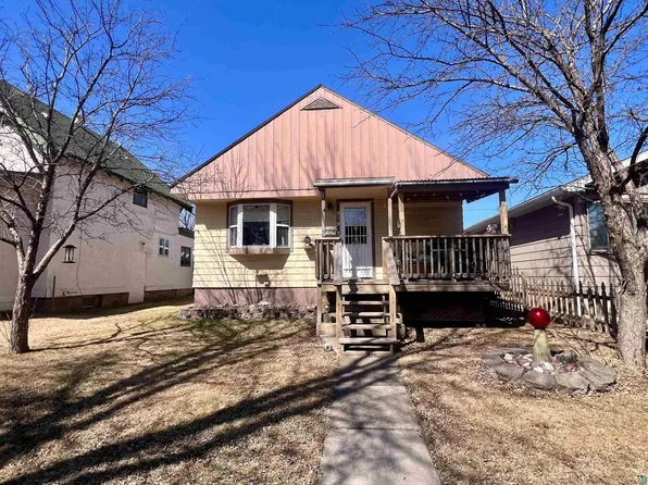 519 10th St S, Virginia, MN 55792