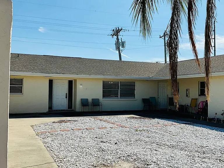 3509 SE 15th Pl — Photo 2