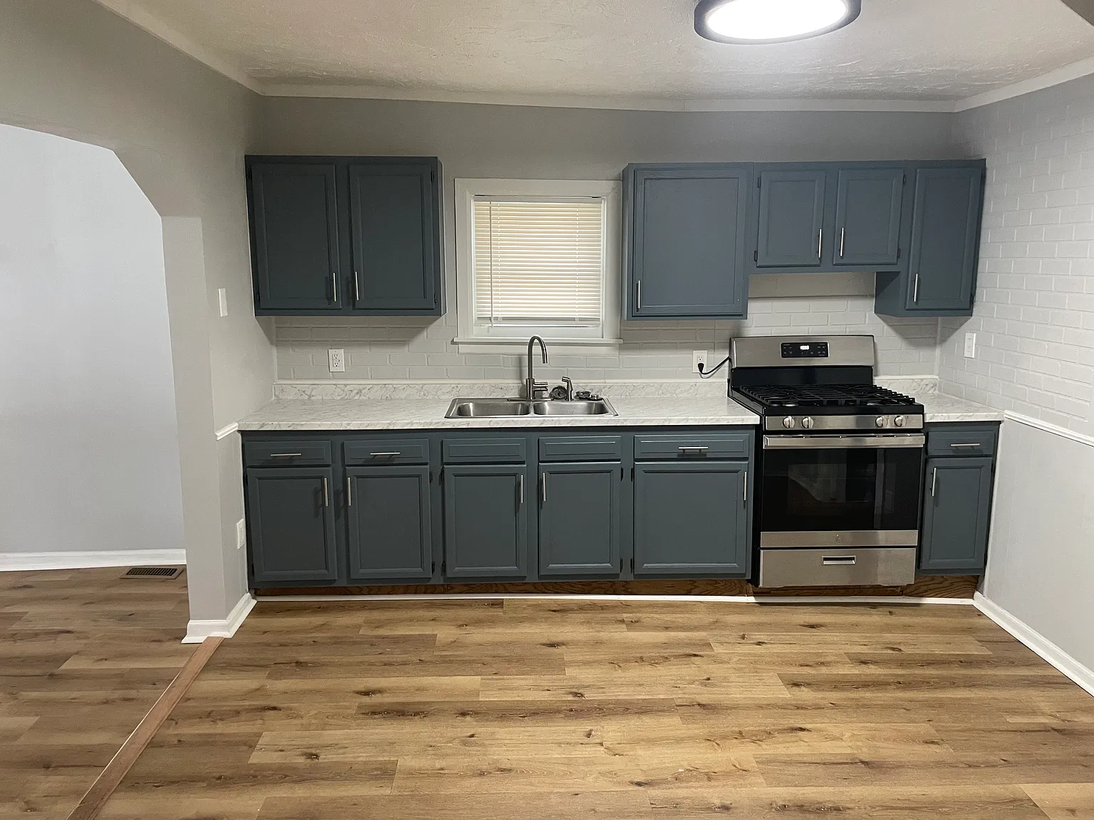 2 bed, 1012 sqft, $1,400 — Photo 3