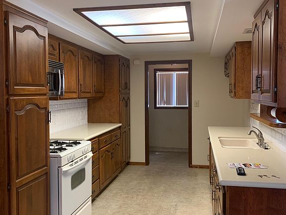5th image of 1225 6th Pl