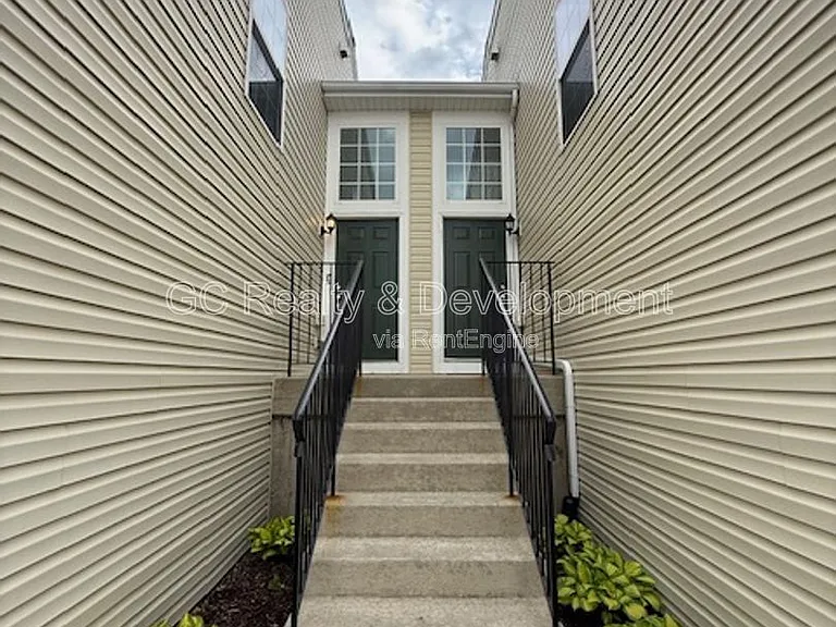 1064 Turin Dr — Photo 2
