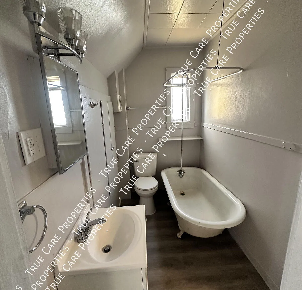 Remodeled 1-Bedroom Upstairs Apartment in Elkhart — Photo 3
