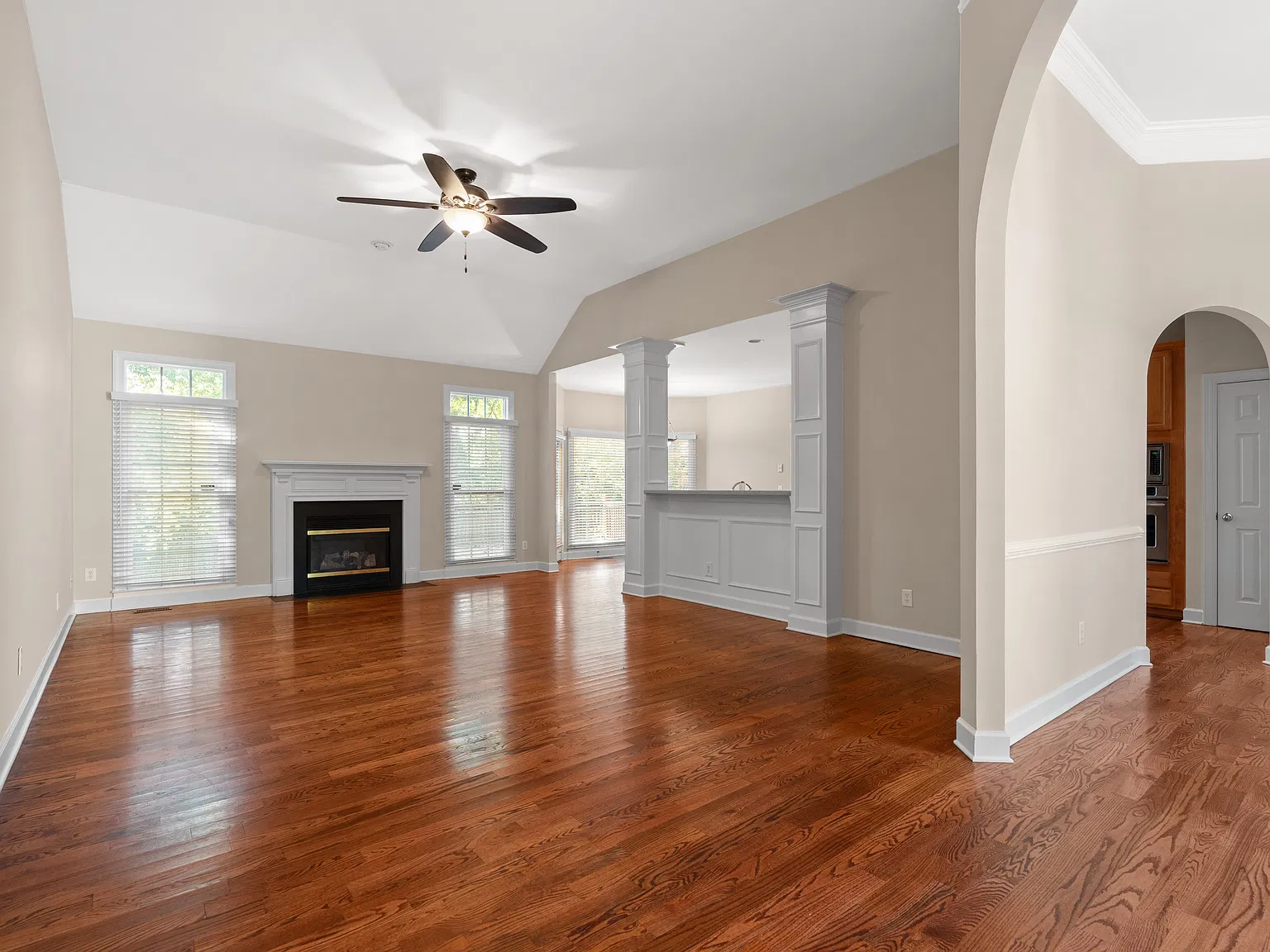 4 bed, 2378 sqft, $3,500 — Photo 3