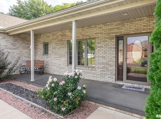 1608 Nighthawk Ct, Pekin, IL