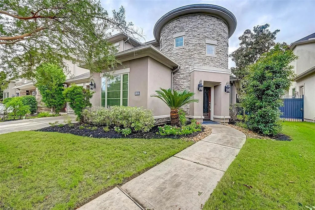 4 bed, 2.5 bath, 3217 sqft, $4,799 — Photo 2