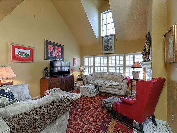 2nd image of 3122 Camelot Dr APT 61