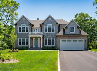 17 Rady Ln, East Quogue, NY 11942