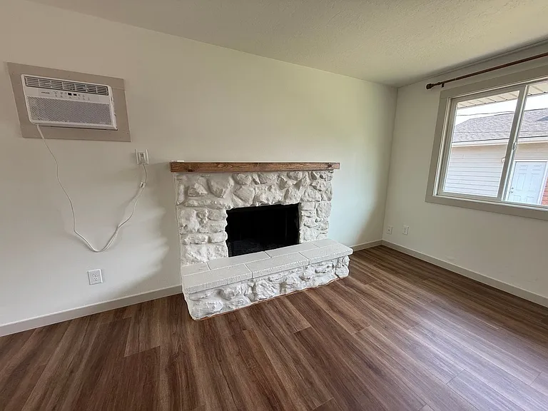 323 East Wabash Avenue — Photo 19