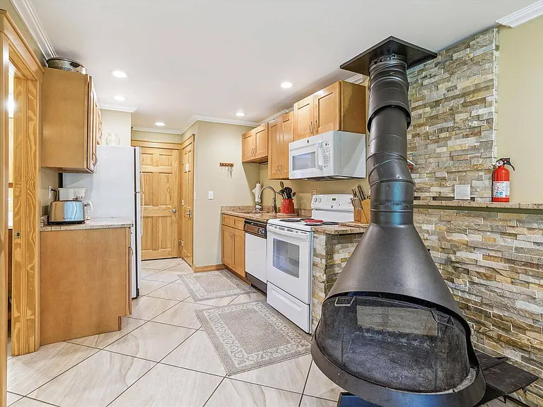 766 E Mountain Rd #A1 — Photo 8