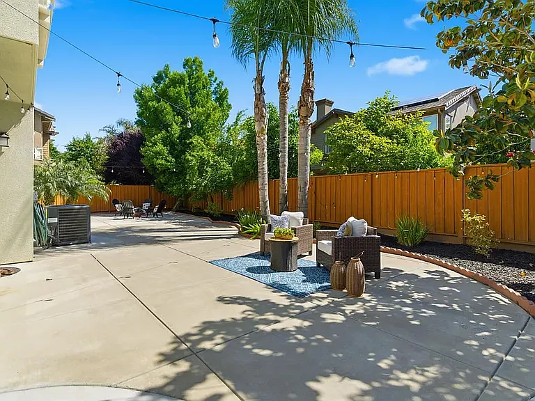 456 N Sierra Madre St — Photo 14