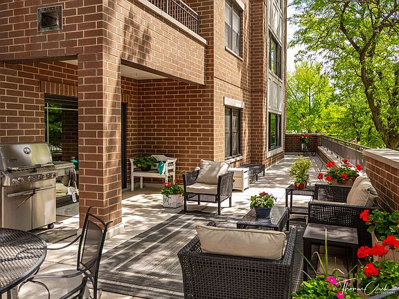 4th image of 586 Crescent Blvd APT 201