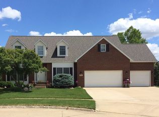 920 Carriage Ln, Cedar Falls, IA 50613